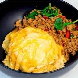 ข้าวกะเพราเนื้อสับ+ไข่ข้น