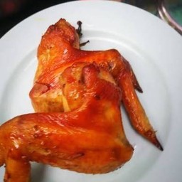 ส้มตำ ยำแซ่บ ไก่อบโอ่ง  ตลาดเก่าตรงข้ามร้านลูกหยี