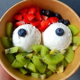 กรีกโยเกิร์ตเพื่อสุขภาพ&ผลไม้พร้อมทาน by.คุณเนย