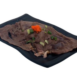 A53 ซูชิเนื้อย่างวากิวกิโมโน (Grilled wagyu Beef “kimono” Sushi)