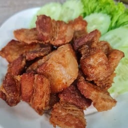 สามชั้นทอดน้ำปลา