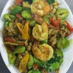 ผัดเผ็ดสตอกุ้งหมูสับ