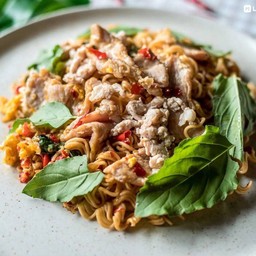 ผัดมาม่าขี้เมาหมู