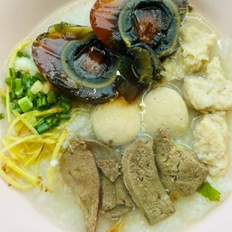 โจ๊กหมูรวม ไข่เยี่ยวม้า