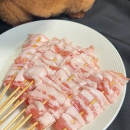 คาปิหม่าล่า ตลาดเลียบทางรถไฟบางปะอิน