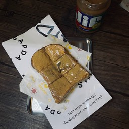 Toast ขนมปังปิ้งเนยถั่ว