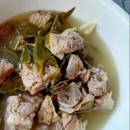 ต้มขาหมูใบชะมวง