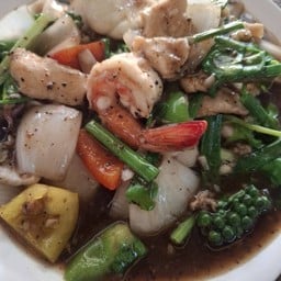 ปลาผัดพริกไทยดำ