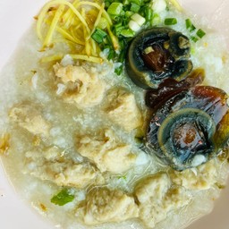 โจ๊กหมู ไข่เยี่ยวม้า