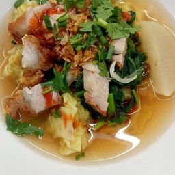 เกี๊ยวน้ำหมูกรอบ