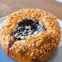 Blueberry Creamcheese Bun