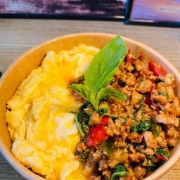 ไข่ข้นกระเพรา พริกแห้งครัวแม่แฉล้ม