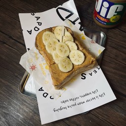 Toast ขนมปังปิ้งเนยถั่วกล้วย