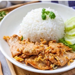 ข้าวหมูทอดกระเทียม