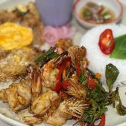 ข้าวกะเพรากุ้ง