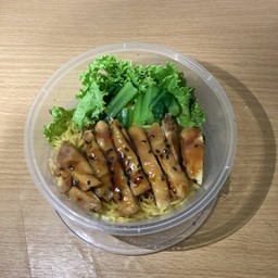 หลานย่ายอม