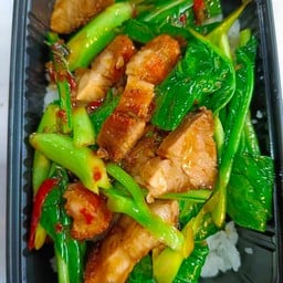 คะน้าหมูกรอบบ(ราดข้าว)