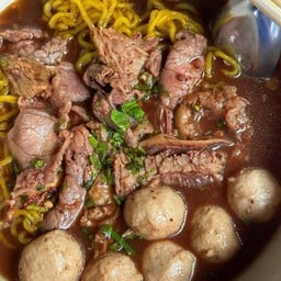 ราชาก๋วยเตี๋ยวเนื้อตุ๋น