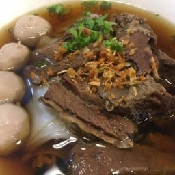 ราชาก๋วยเตี๋ยวเนื้อตุ๋น