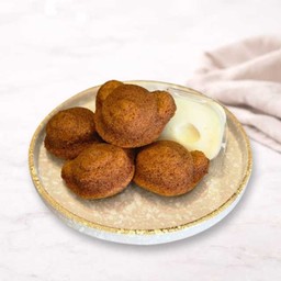 เค้กกล้วยหอมดิปชิส ( Banana Cake with Cheese Dip )