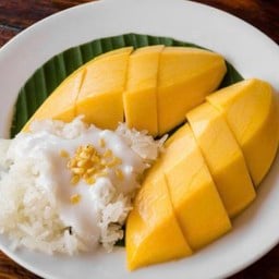ข้าวเหนียวมะม่วงชุดกลาง                    มะม่วงสุกตามฤดูกาล
