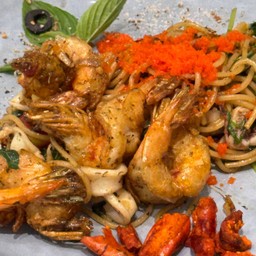 สปาเก็ตตี้พริกแห้งกุ้ง + ไข่กุ้ง