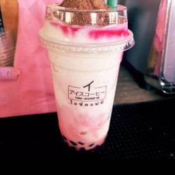 นมสดสตอเบอรี่ภูเขาไฟปั่น