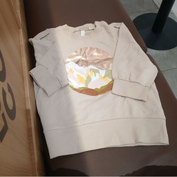 เสื้อสเวตเตอร์ H&M สีครีม แขนสามส่วนเป็นตุ๊กตานิดๆน่ารัก