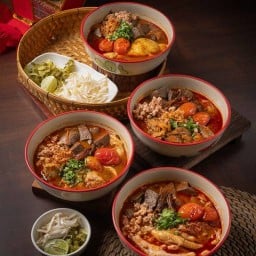 ขนมจีนน้ำเงี้ยว เจ๊จันทร์ สาขา ซอยเรวดี