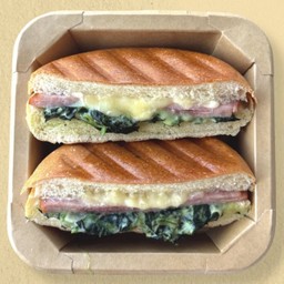 พานีนี่ แฮม ผักโขมอบชีส