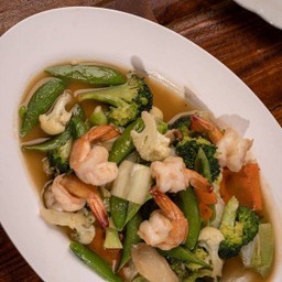 ผัดผักรวมน้ำมันหอย กุ้งสด