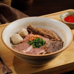 ก๋วยเตี๋ยวมหาเนื้อรวมเนื้อออสเตรเลียน แองกัส