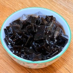 เฉาก๊วยในน้ำเชื่อม