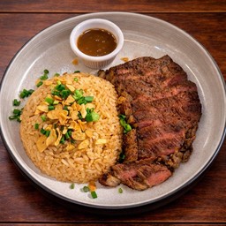 ข้าวผัดหน้าเนื้อริบอาย