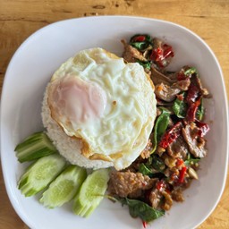 ข้าวกะเพราเนื้อ