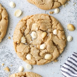 White Choc & Macadamia Cookie