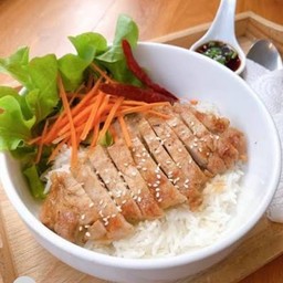 ข้าวหน้าสเต๊กหมู/น้ำจิ้มแจ่ว