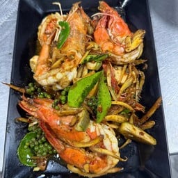 กุ้งผัดฉ่า  Stir-fried shrimp