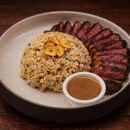 ข้าวผัดหน้าเนื้อพิคานย่า.