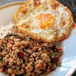 กะเพรา หมูสับ