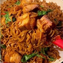 แม่นก กะเพราจานโต