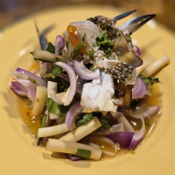 ยำปูม้า ไหลบัว