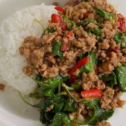 ข้าวกระเพราเนื้อสับ