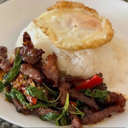 ข้าวกระเพราเนื้อแดดเดียว