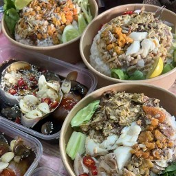ข้าวหน้าปูบางพระ ณ ศรีราชา และ อาหารตามสั่ง ศรีราชา