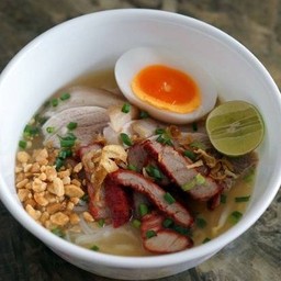 ก๋วยเตี๋ยวหมูแดง