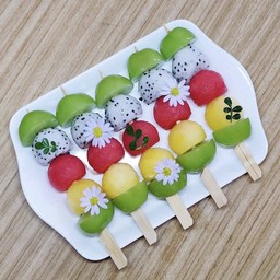 ผลไม้เสียบฉ่ำ กล่อง 5 ไม้ (องุ่น+แตงโม+แก้วมงกร+แคนตาลูป)
