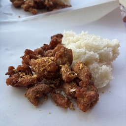 ขรรอรุณ-ข้าวเหนียวไก่ทอด หมูทอด ไก่ย่าง หมูย่าง ตับไก่ย่าง