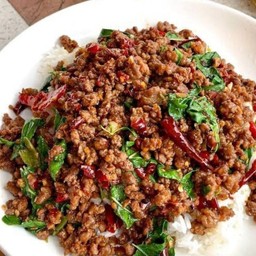 กระเพาราดข้าว (เลือกเนื้อสัตว์)