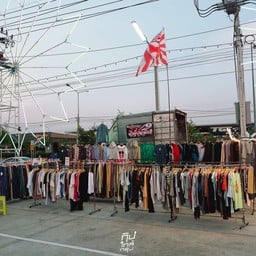 ตลาดเดินเล่นกรุงเทพกรีฑา